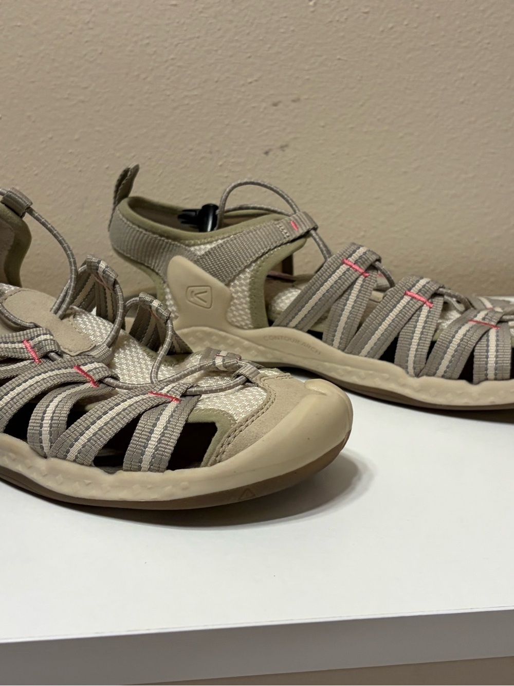 KEEN Women’s Beige Gray Closed Toe Hiking Water Sandals Pink Accents